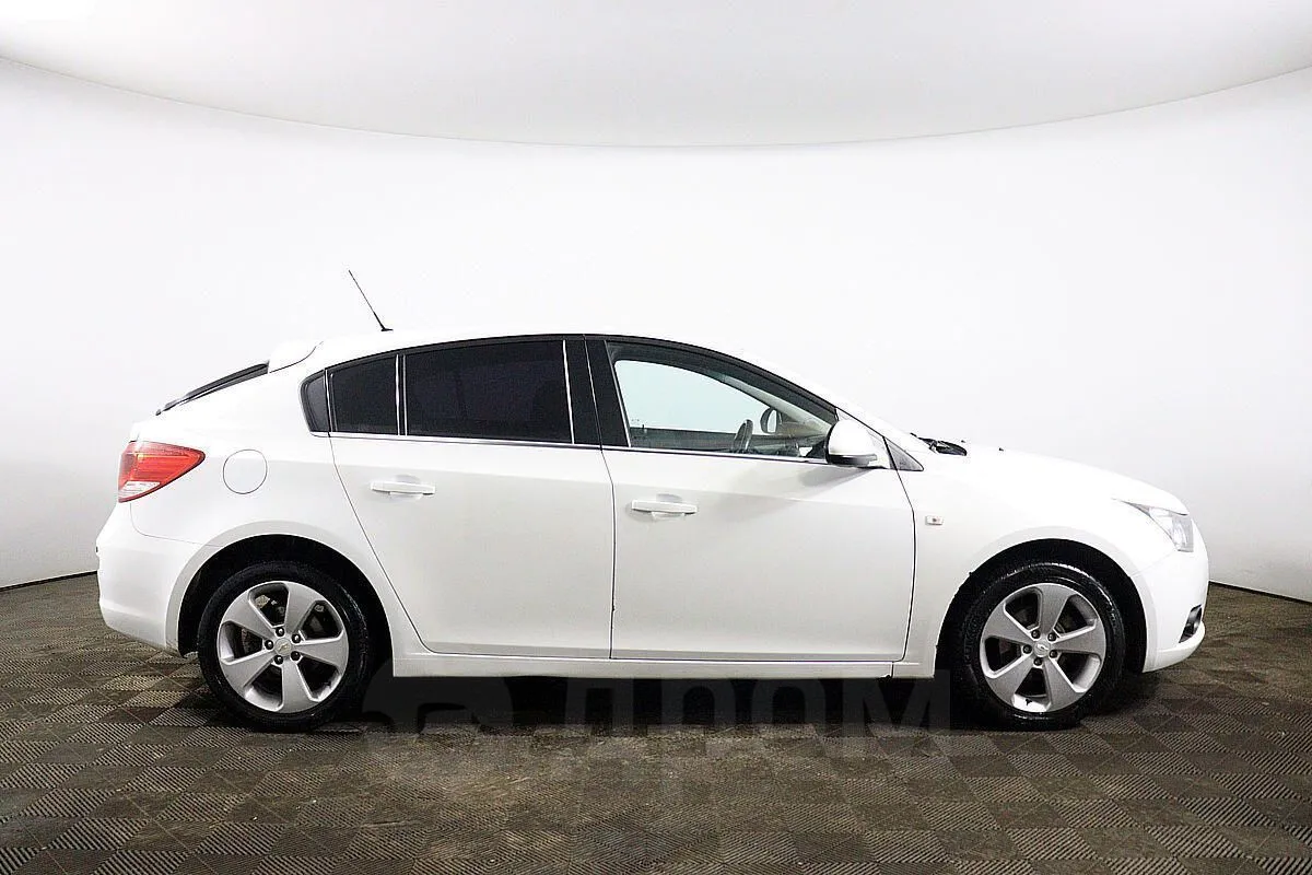 Chevrolet Cruze Image 4